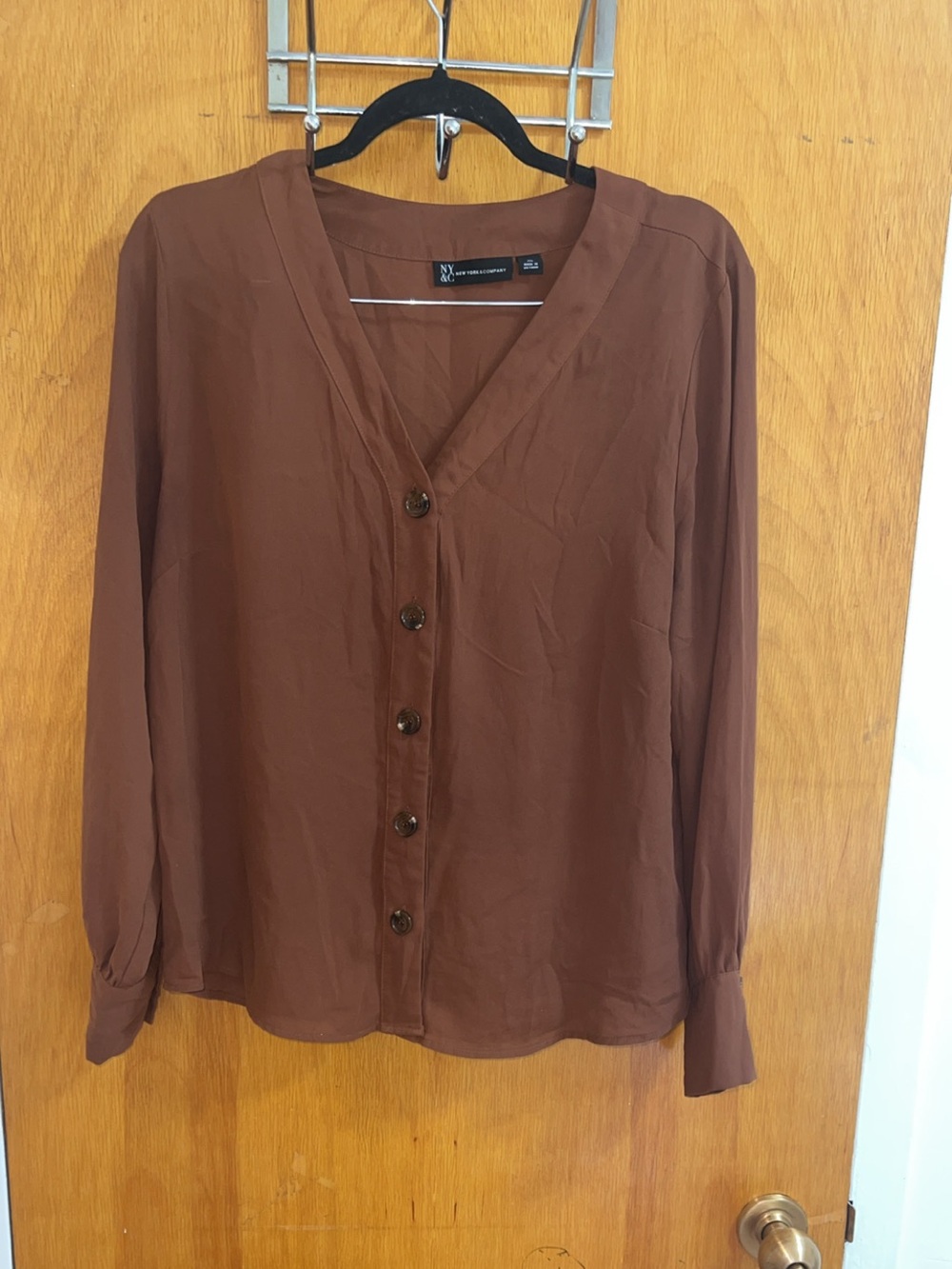 New York & Company Brown V-Neck Button Front long sleeve top Women’s XL